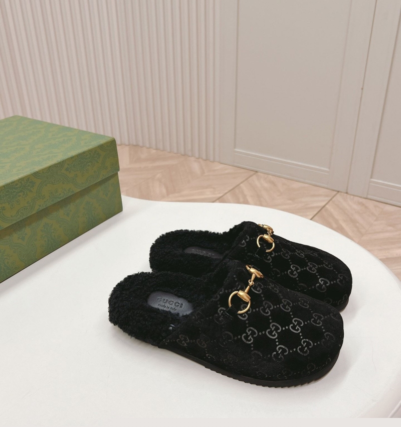 G*u*i slippers